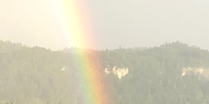 Ein Regenbogen in der Luft